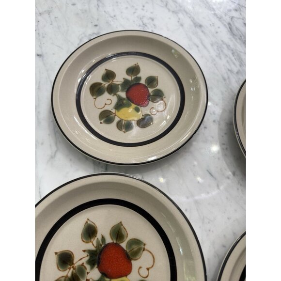 Vintage 70s Sears 4112 Strawberries Freezer to Oven Stoneware Plates - Picture 3 of 4